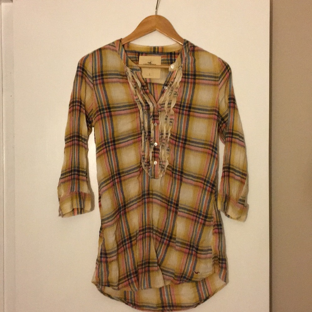Hollister yellow plaid top with buttons